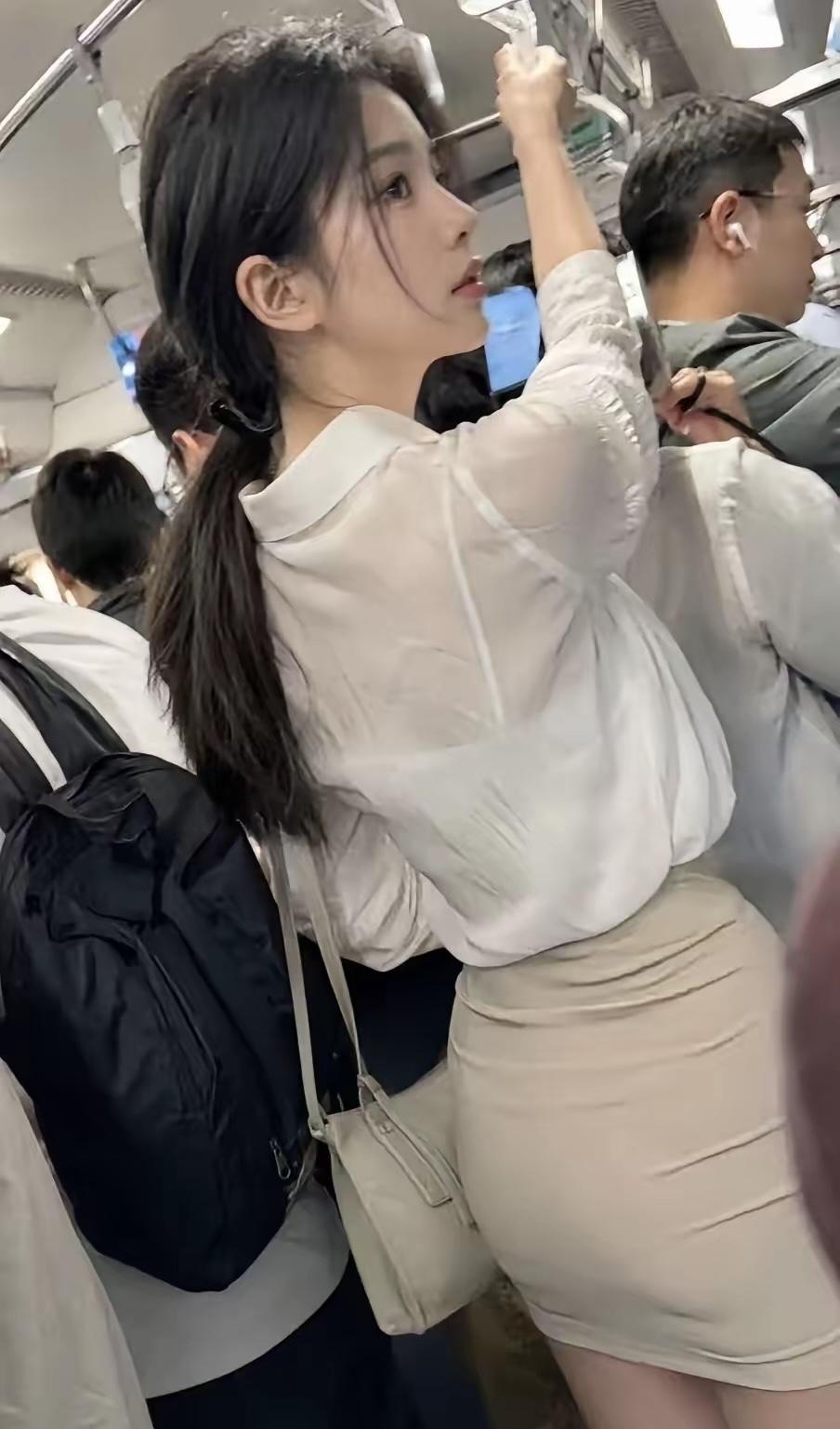 问全网一个扎心的问题
和老公领证三年了
被家暴三次报警了都没用
现在考虑离婚
恐