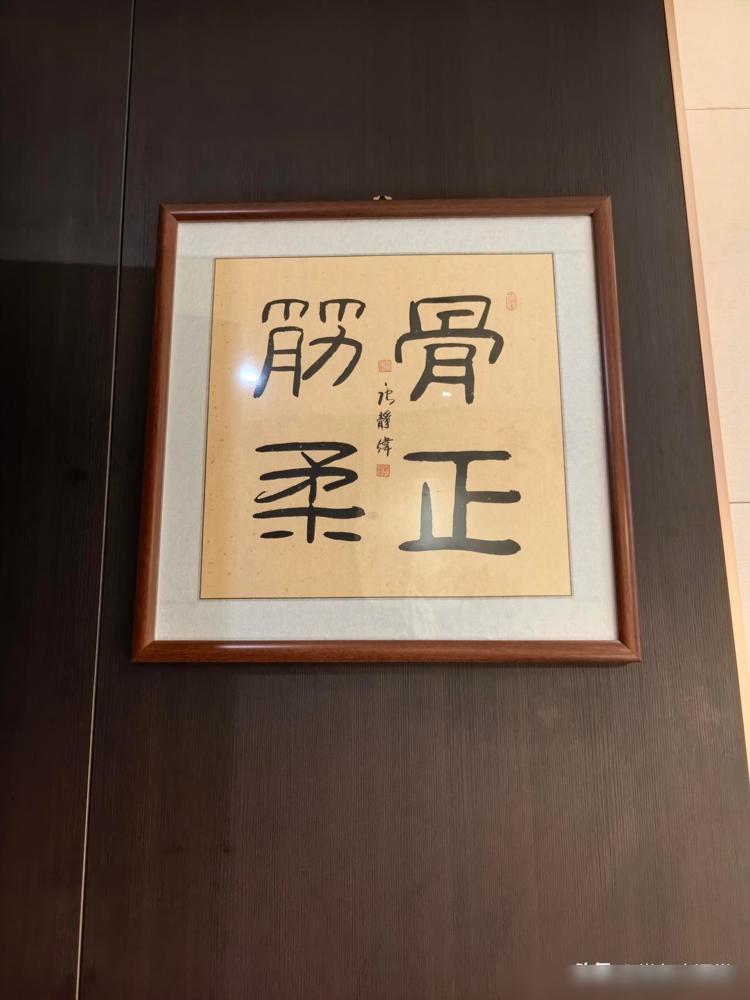 从副省部级领导干部降为副处级，虽然落差很大，但至少保证了公职，退休后颐养天年还是