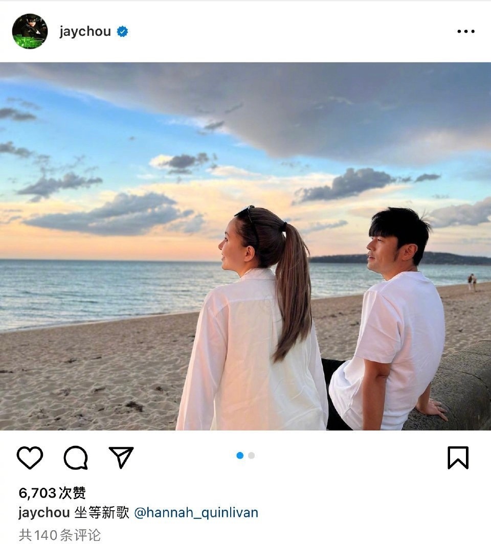 #周杰伦昆凌海边合照#这是秀恩爱的最高境界，没有之一。 ​​​