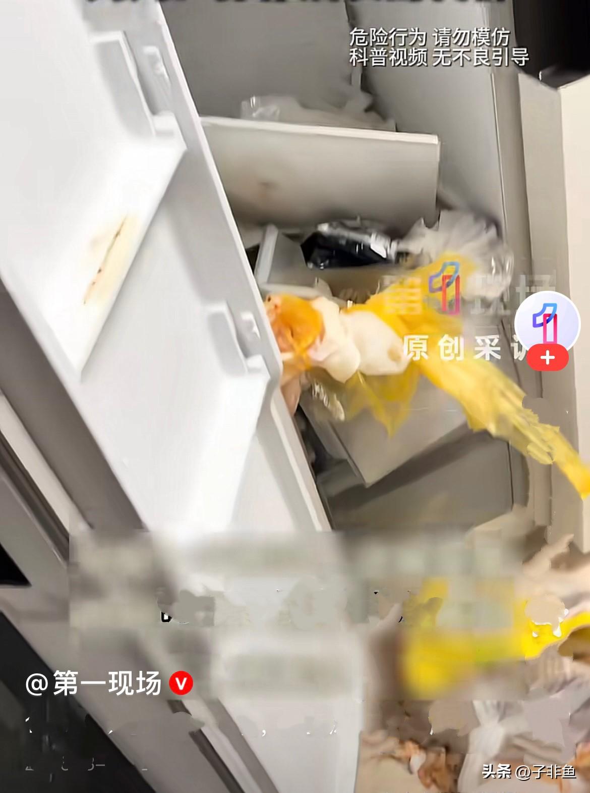 太危险了……
近日，浙江金华一14岁中学生把没用完的干冰放入塑料桶里，拧紧后放入