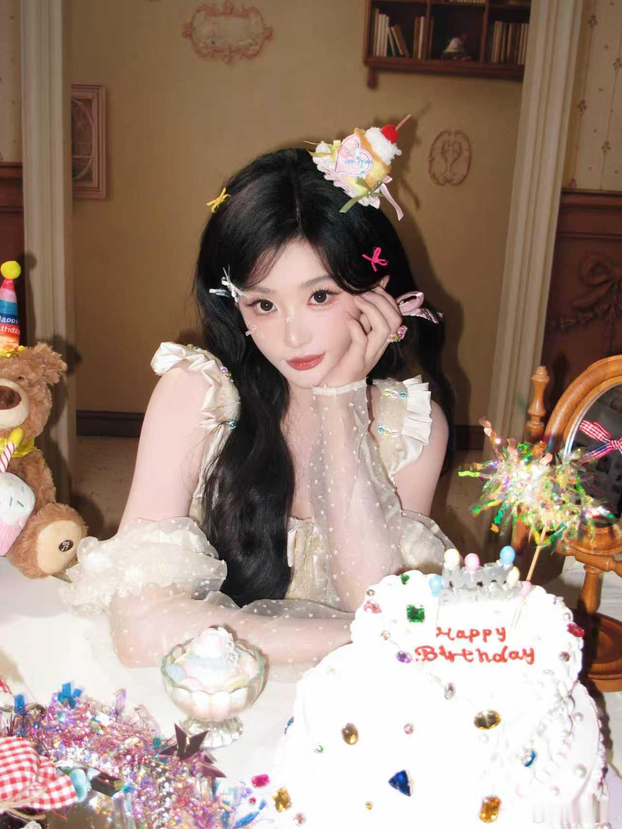 孔雪儿香香软软小蛋糕  孔雪儿香香软软小蛋糕，隔着屏幕都被雪儿甜到了呀~ 