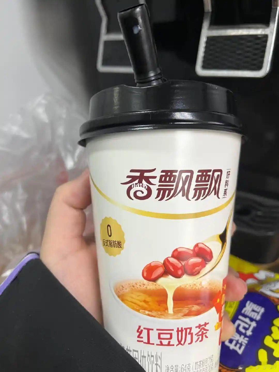 香飘飘地球首店排队90分钟  专家解读香飘飘排队现象 香飘飘太火爆了，它的火爆原