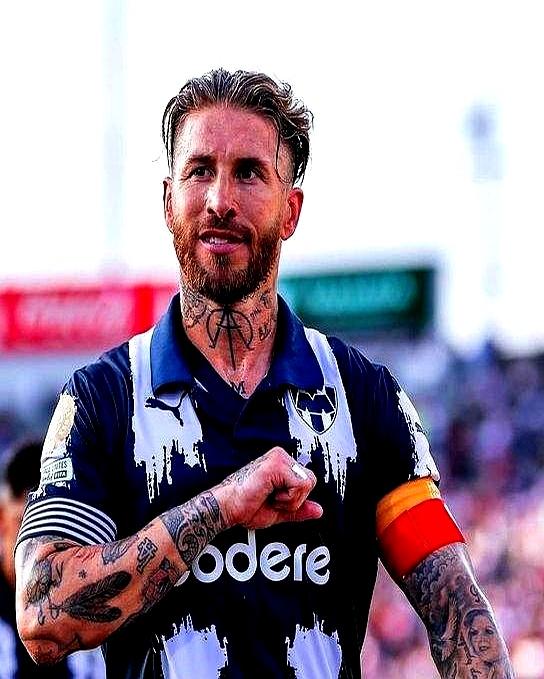 皇马现在的后防线简直惨不忍睹，米利唐、阿拉巴这一伤，大家心里第一个蹦出来的名字全