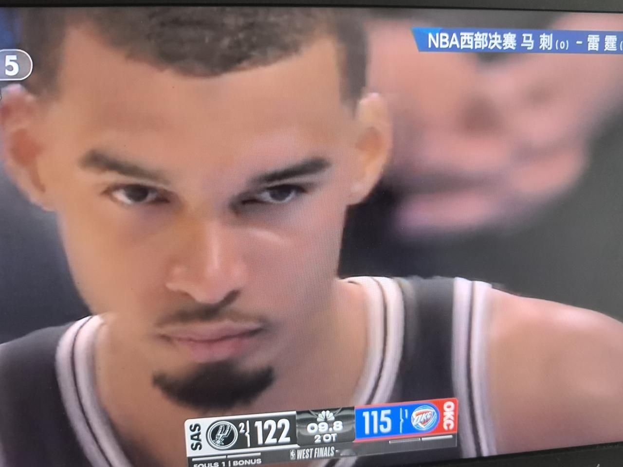 这才是NBA“总决赛”！
两队鏖战55分钟
两个加时
最终马刺122:115艰难