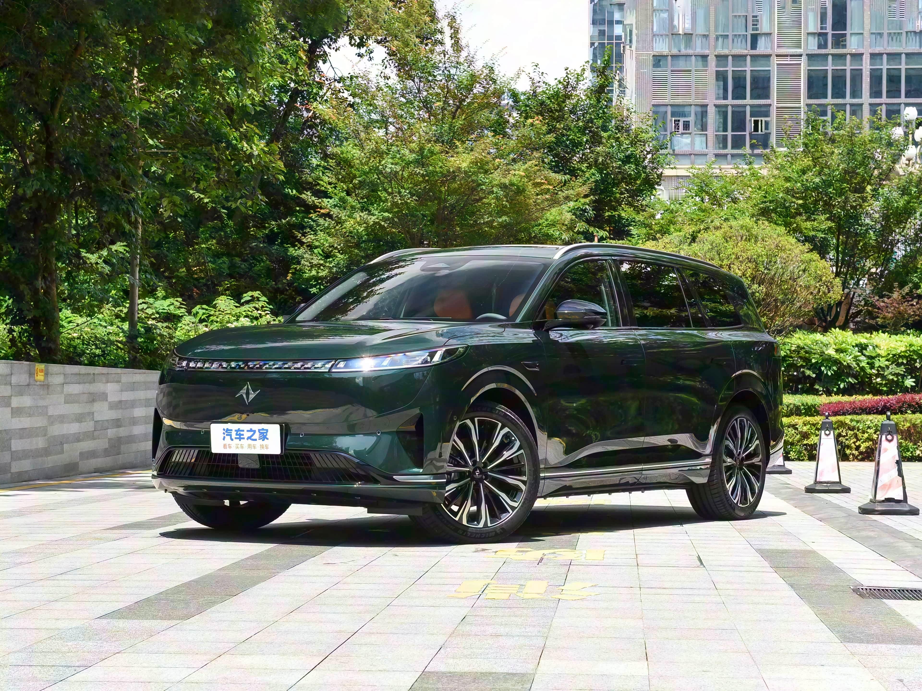 新款东风奕派eπ008五座版上市，车机/配置小幅升级限时价15.99万-17.1