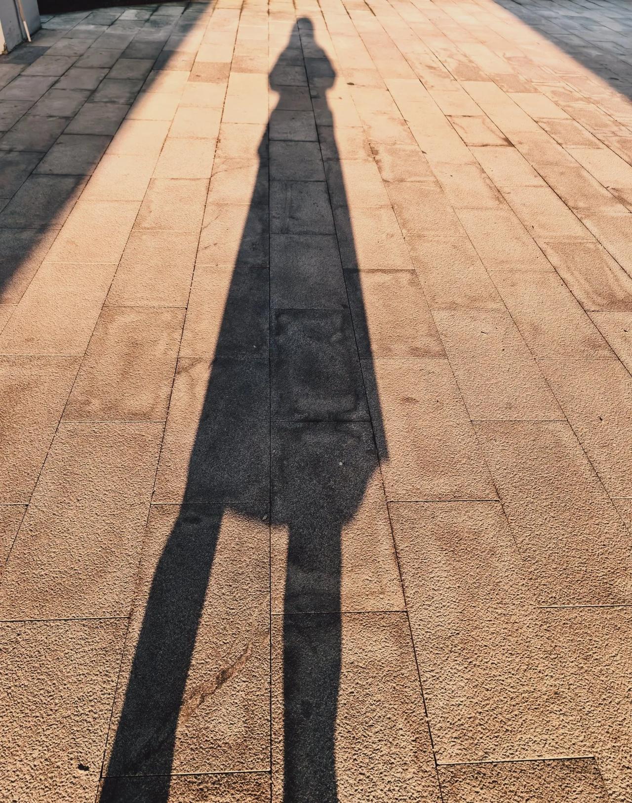 上班对面的小张儿子快三十了，今天知道她儿子己成功的介绍了对象，我真是羡慕又嫉妒，