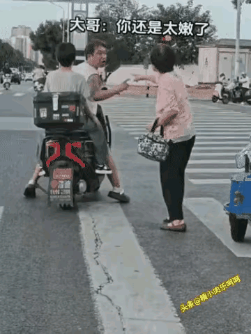 这个吵架的小哥如果被内塔尼亚胡发现了，肯定会请他当发言人，去和全世界的政界打口水