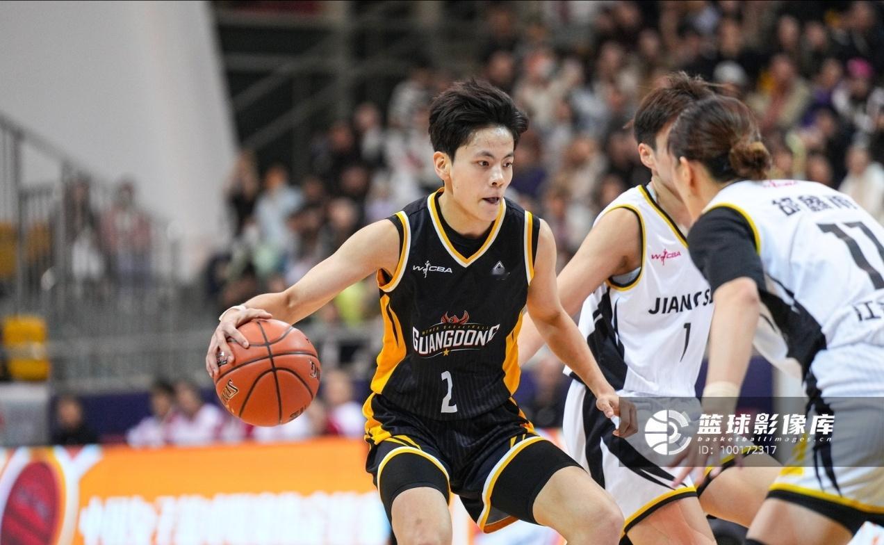 wcba揭幕战，广东女篮88-73击败江苏女篮。杨舒予单场拿下15分6篮板7助攻