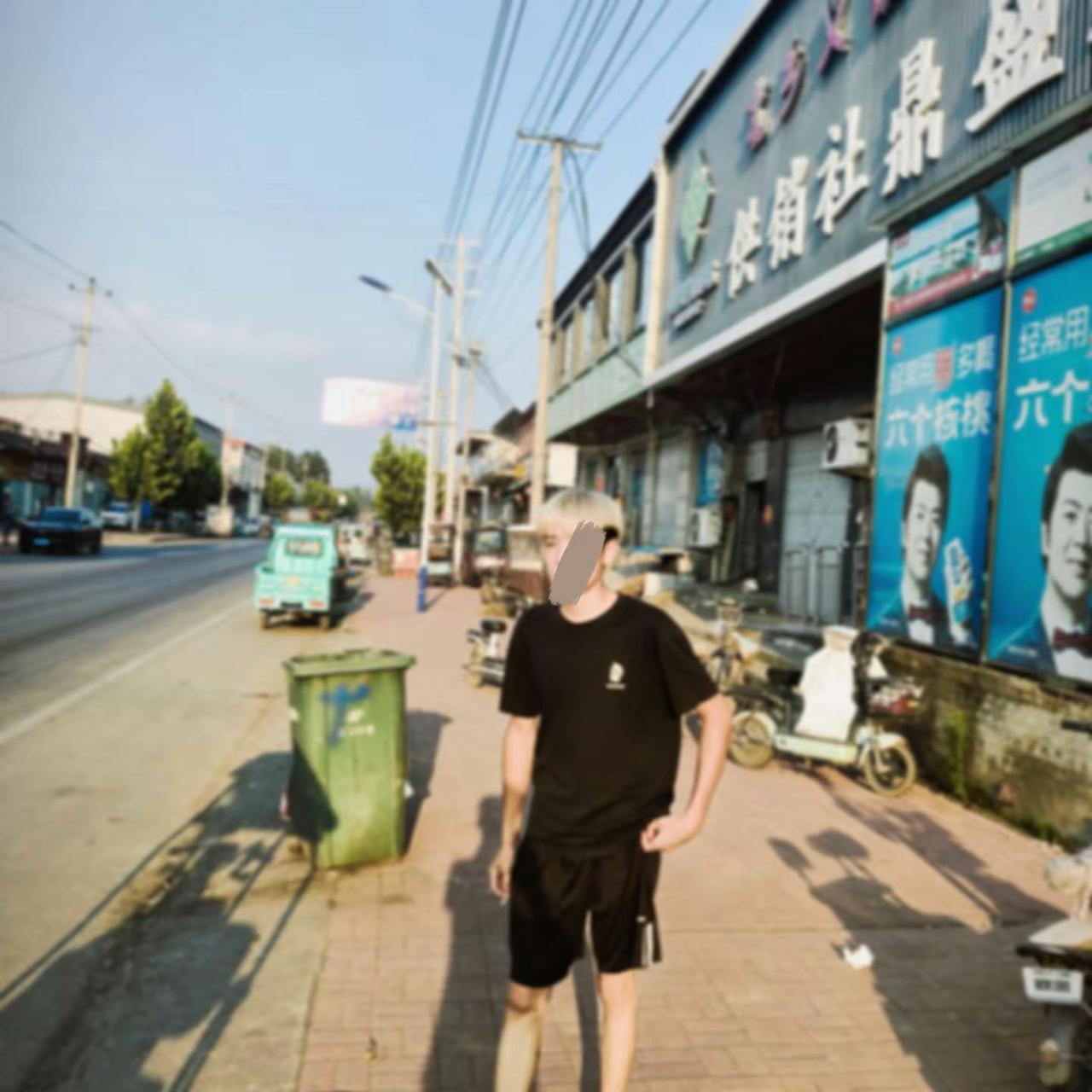 不知何人浅唱弄弦 我彷徨不可前