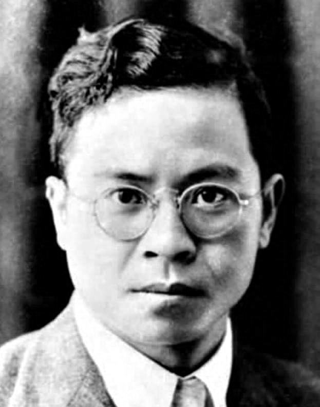 二十世纪五六十年代，文史、文艺评论领域形成两种截然不同的文字创作路径，吴晗、姚文