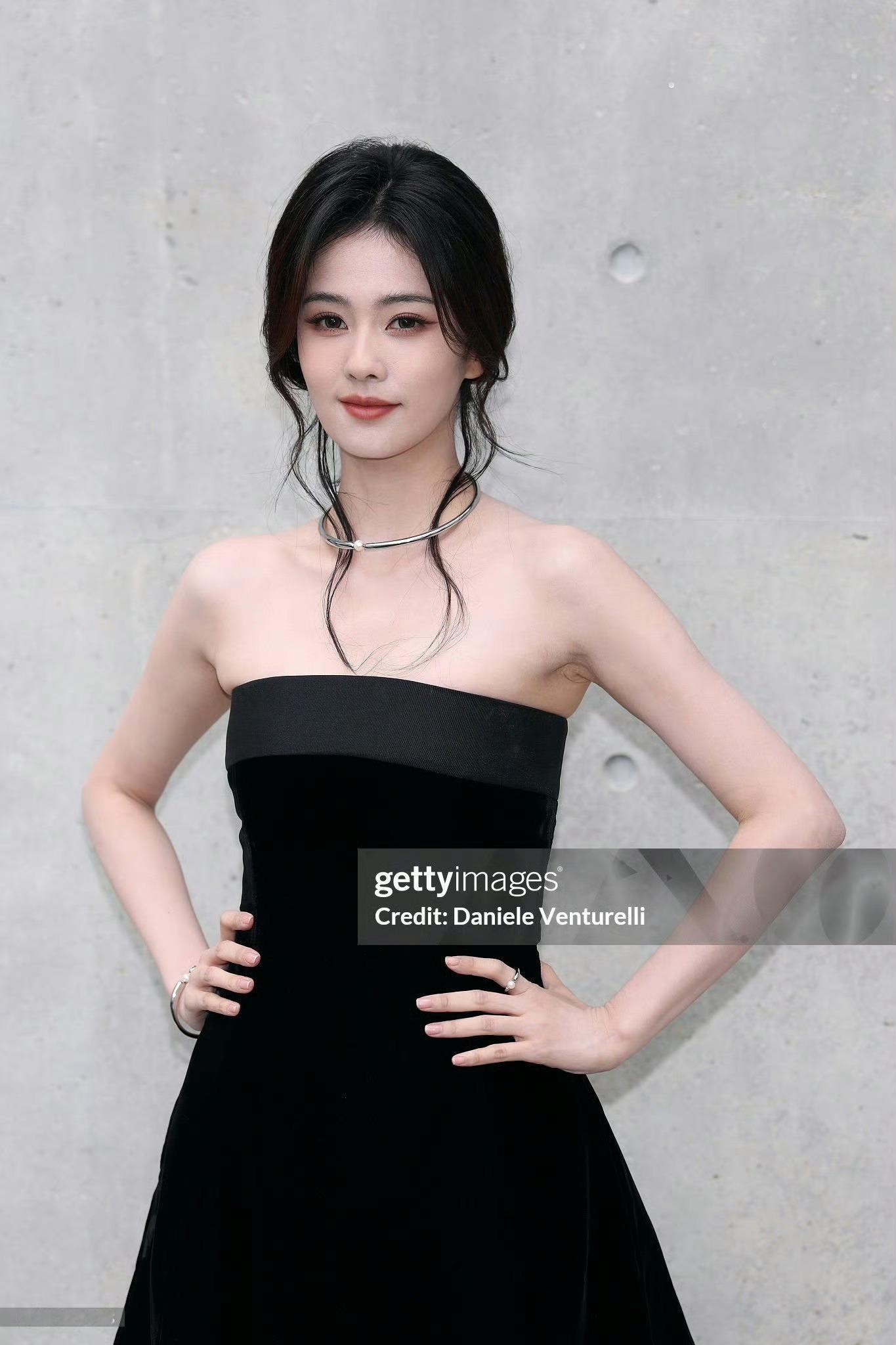 白鹿时装周生图 白鹿米兰时尚周G社生图18宫格，没有一张废片，此女出图像呼吸一样