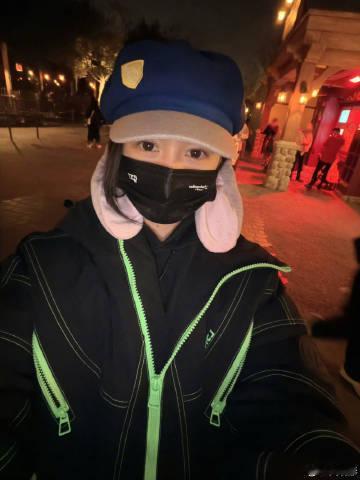 关晓彤素颜游玩迪士尼关晓彤素颜迪士尼游玩plog 关晓彤素颜迪士尼游玩plog 