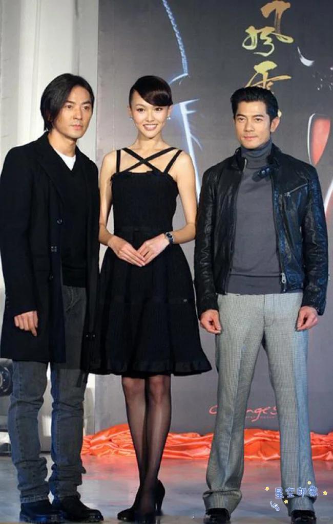 2008年，北京，郑伊健、唐嫣和郭富城出席活动时候的合影，彼时的唐嫣真是颜值惊人