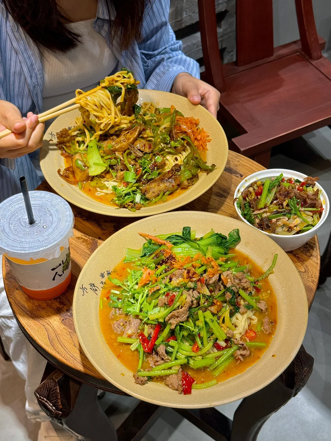 在上海！！一人食板凳面🪑🍜！！！！！