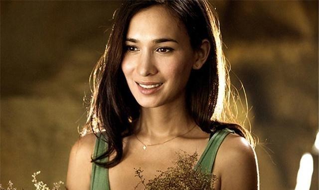 2016年，吴京筹拍电影《战狼2》，原定的女主角徐嘉雯突然要求涨片酬，被吴京直接