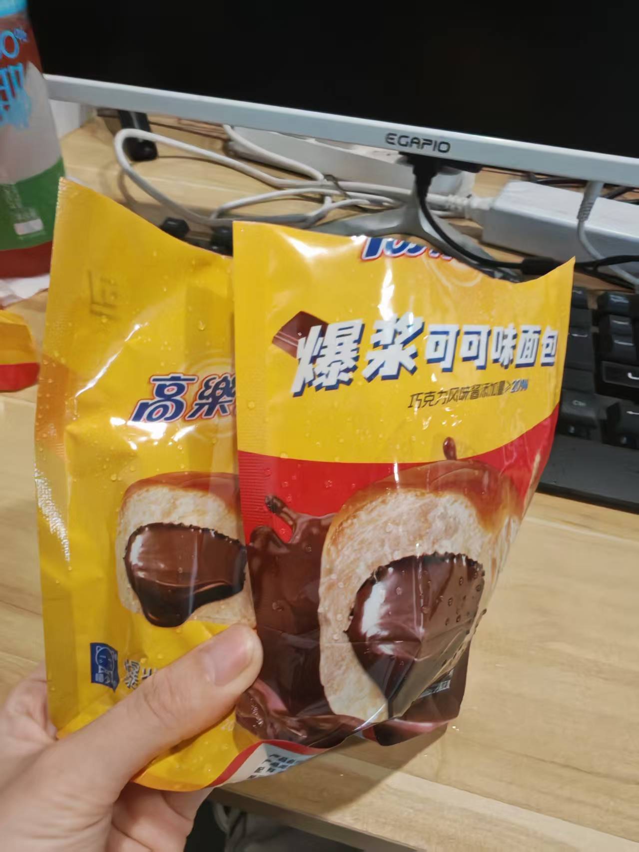 好想来测评高乐高爆浆可可味面包，熟悉的高乐高巧克力内馅，面包松软，量大推荐 