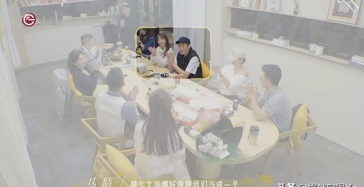 前《申报》时尚总监，把恋爱谈成刷KPI，暴露了多少“高知女性”的情感盲区。
她错