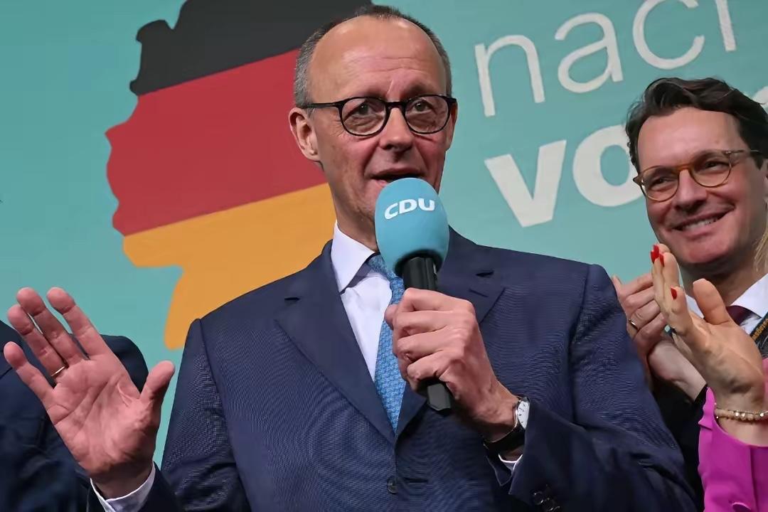 德国总理默茨点名批评了中国
 
默茨在慕尼黑会议上公开指责中国，说中国利用其他国