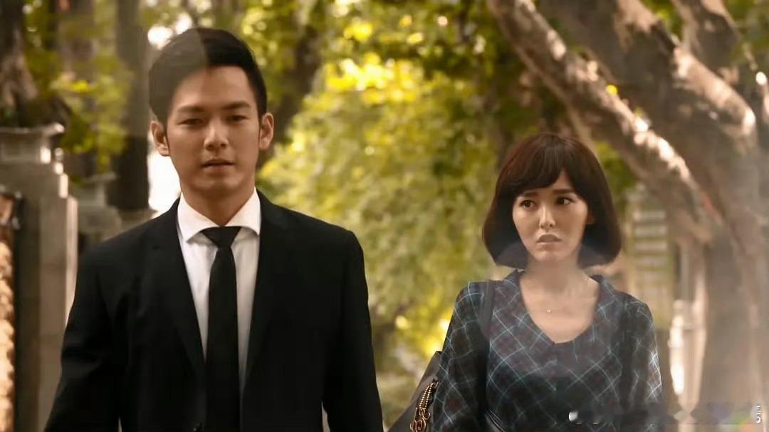 唐嫣新剧 假发何以笙箫默那时观众是真的宽容啊……那么假那么丑……现在依然是假发，