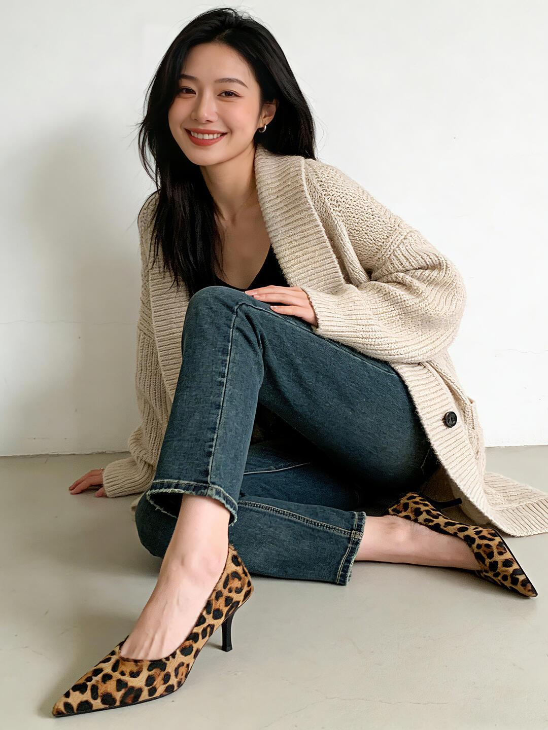 白色背景豹纹高跟御姐范儿。