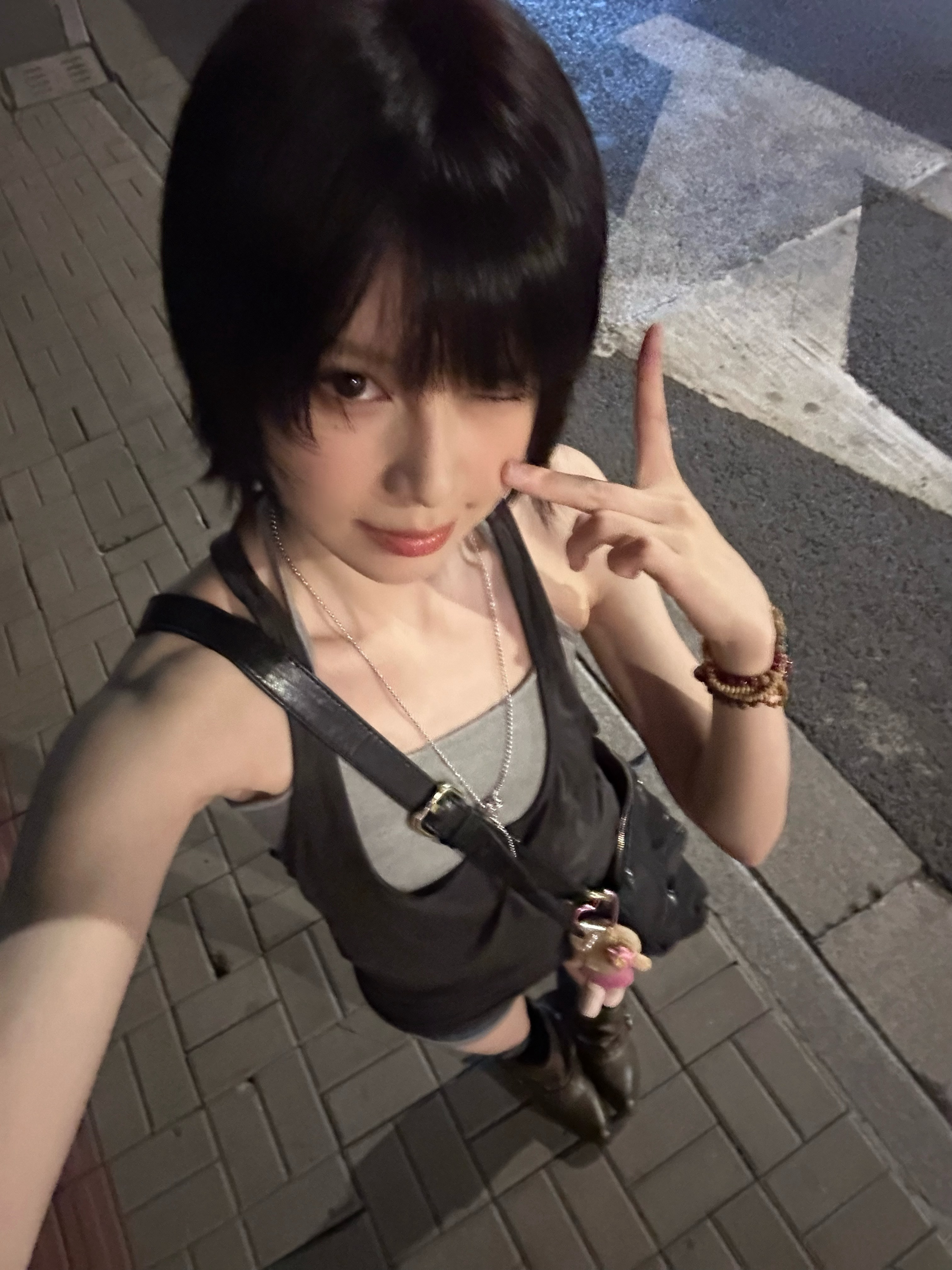 最近plogp1 去找小由的路上p2 有点像被吊起来却又很舒展的诡异姿势p3 就