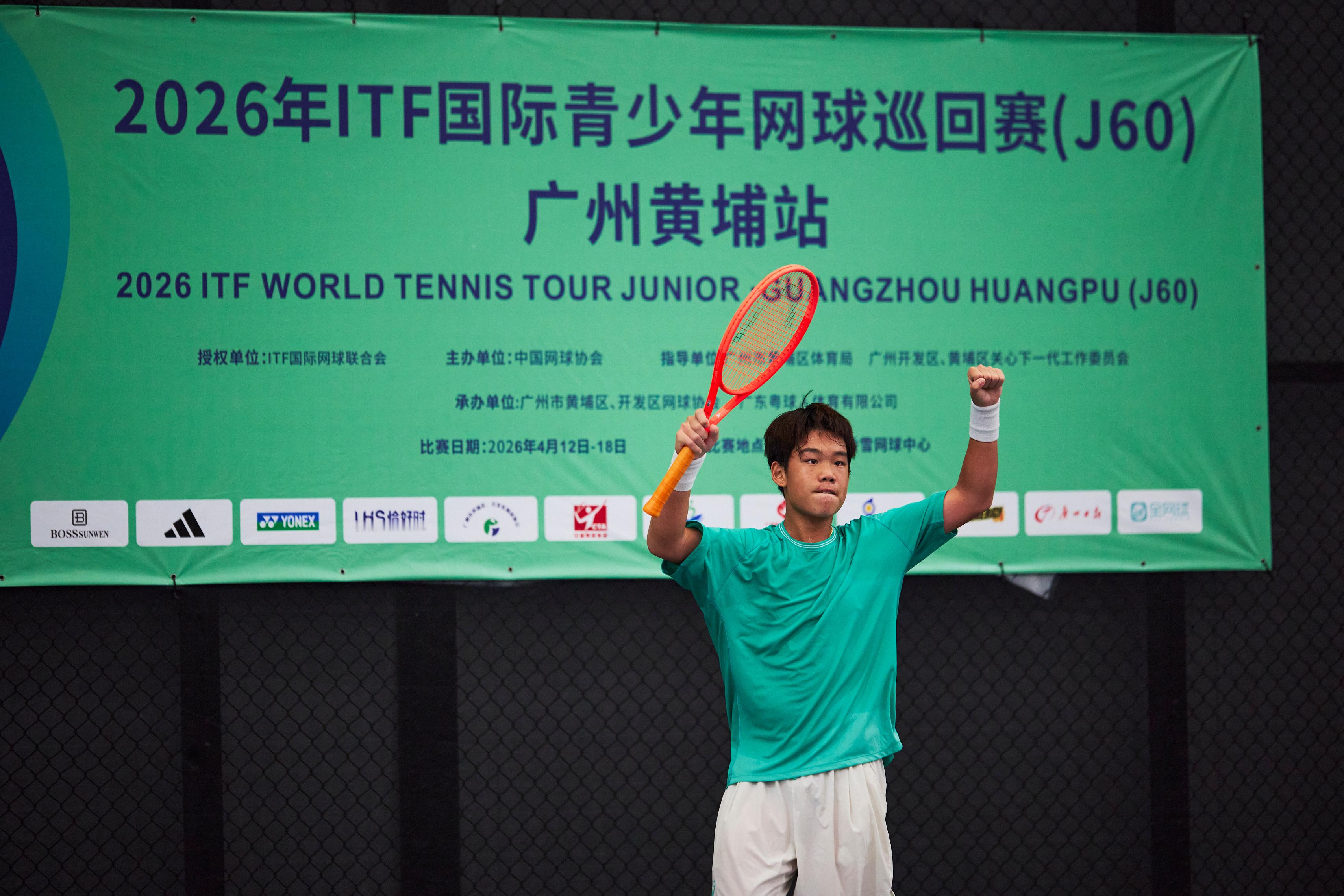 中国青少年网球运动员刘良轩！2010出生的球员，深圳追风网球少年，来自网球世家，