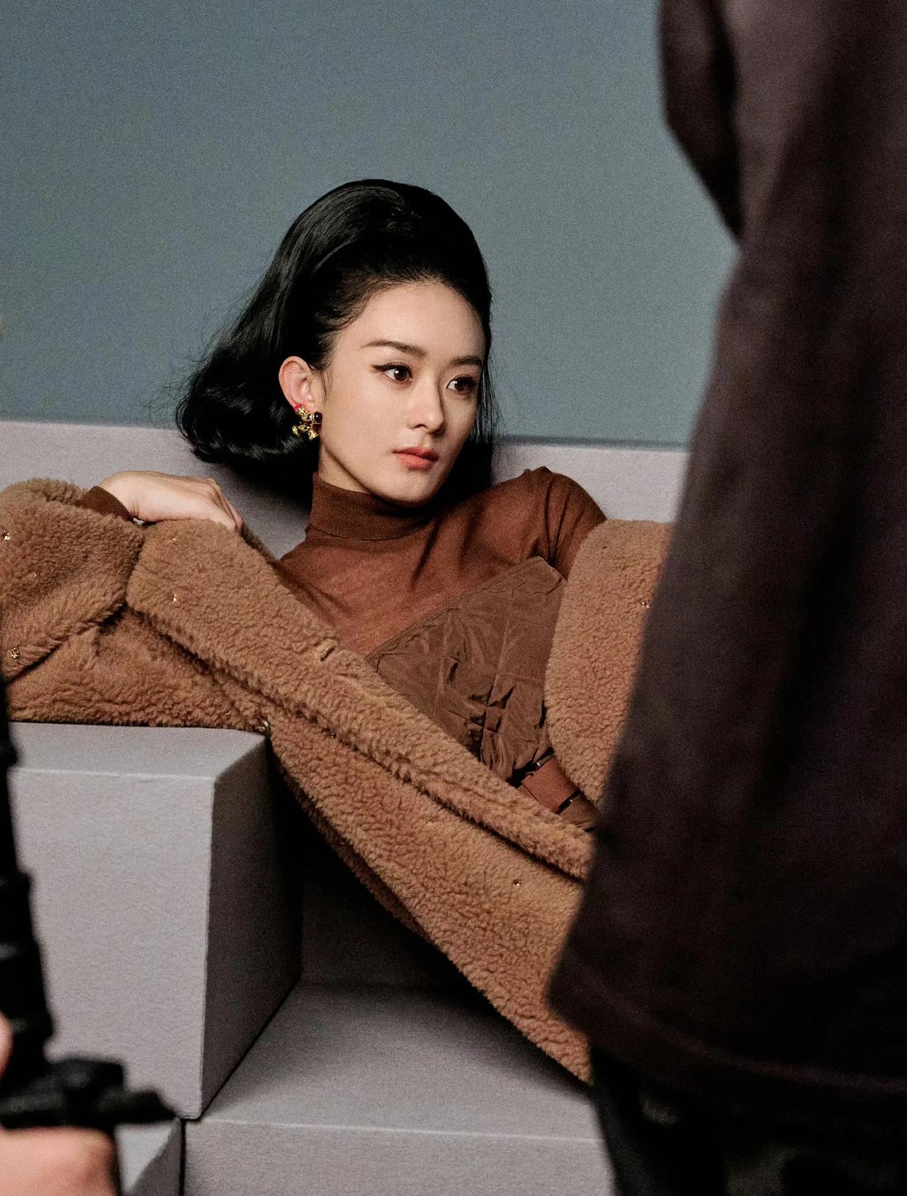 赵丽颖、迪丽热巴同款造型，两位姐姐都好美啊！[送心]#女明星绝美造型# #赵丽颖