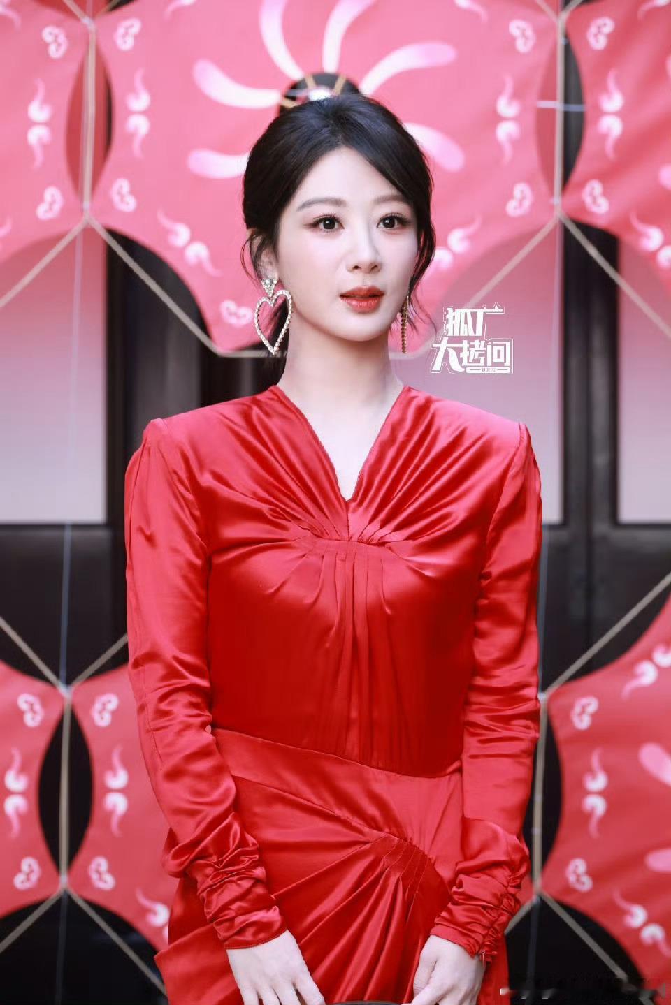 杨紫、宋祖儿今日华伦活动媒体生图，Pick谁？ 