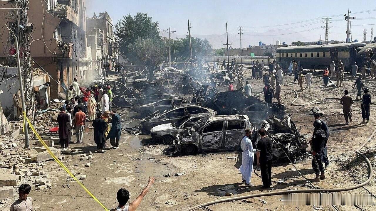 🇵🇰5月24日巴基斯坦奎达市的一处火车站发生自杀式汽车炸弹袭击，造成24人死