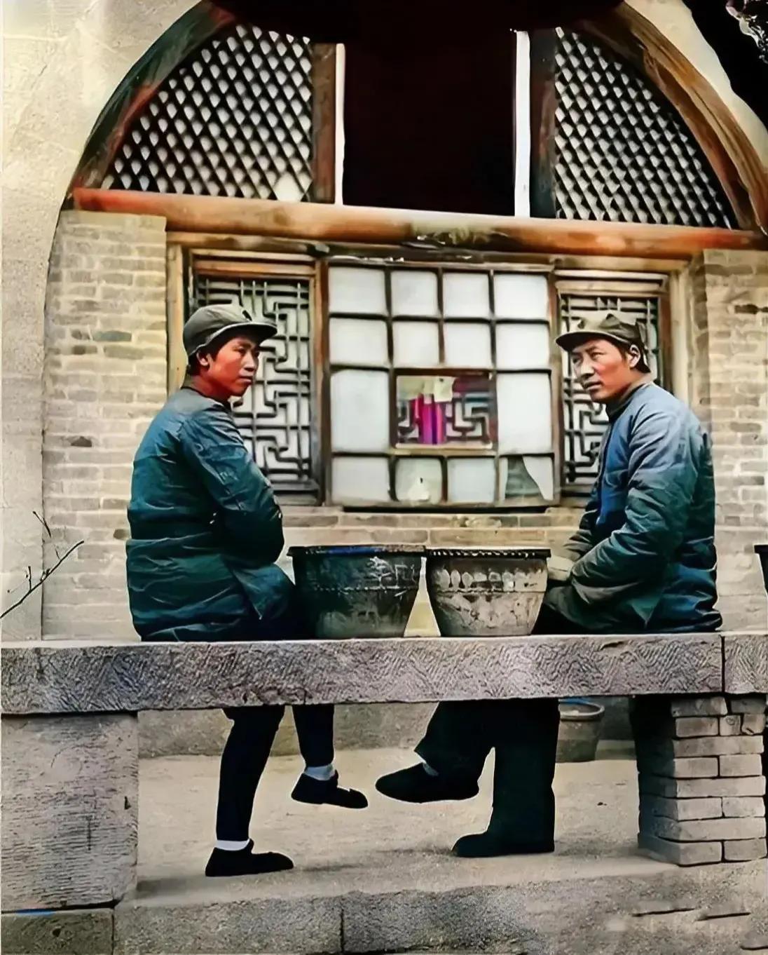🍀请停留几秒，为伟人点个赞送朵花💐
《毛主席与贺子珍的温馨时刻》
在那烽火连