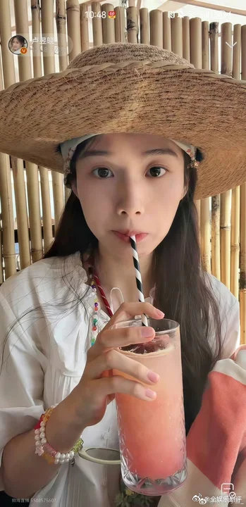 卢昱晓把睫毛看成腿毛卢昱晓怎么这么可爱啊我的天！网友：拔一根睫毛，晓晓：拔一根腿