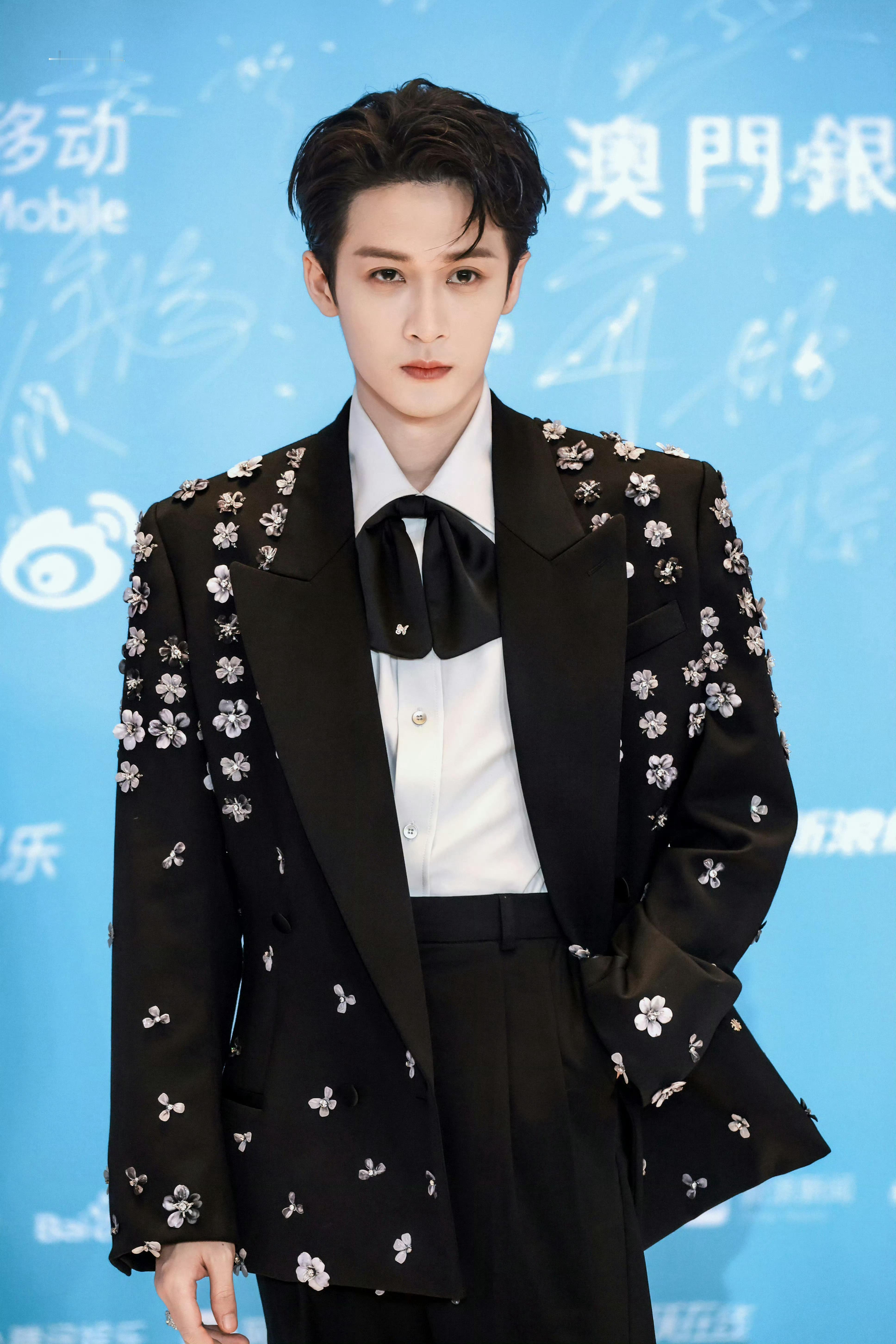 檀健次｜2025爱奇艺尖叫之夜 生图先行！檀健次身穿AMIRI 2026春夏系列