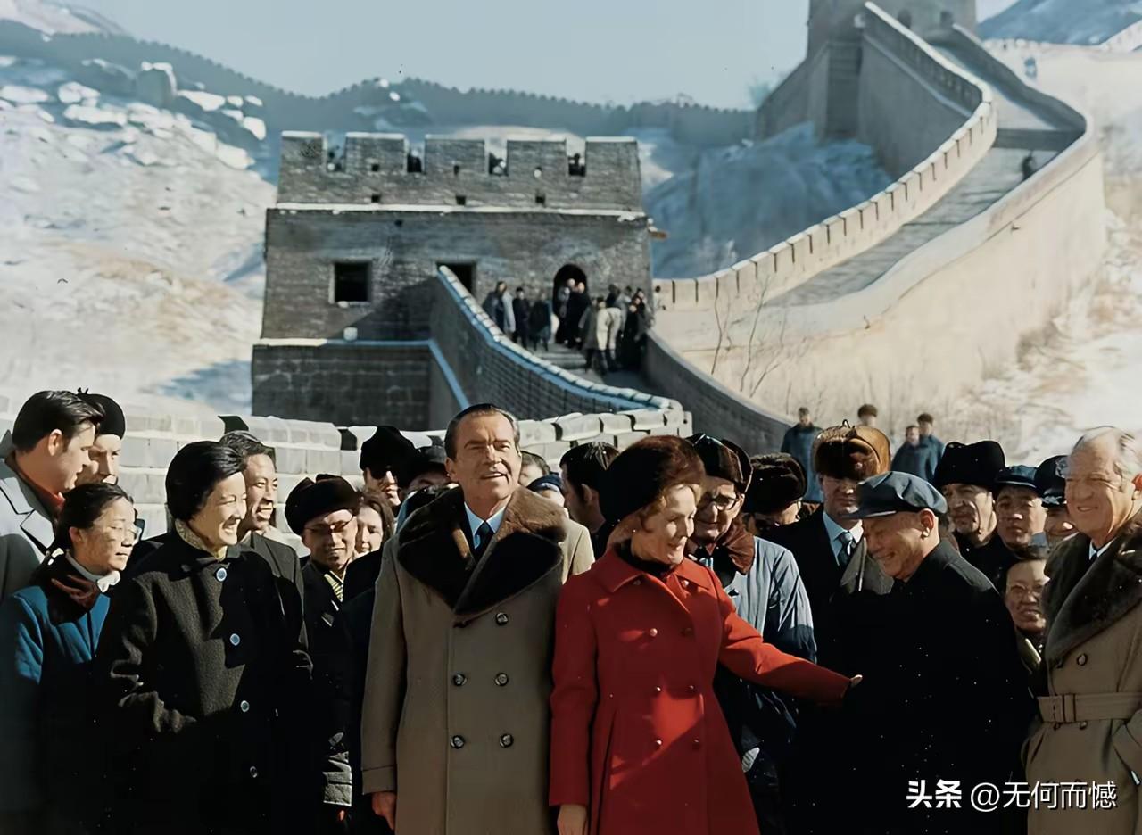 美国总统来访的时候，很多人都登过长城，也许他们也知道“不到长城非好汉”这句诗吧！