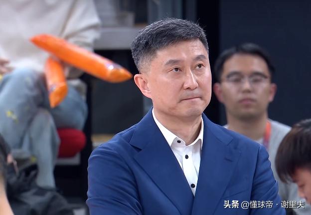 广东输上海并不是坏事，给杜锋有三点警示，有利于季后赛卷土重来
1.认识到大外援的