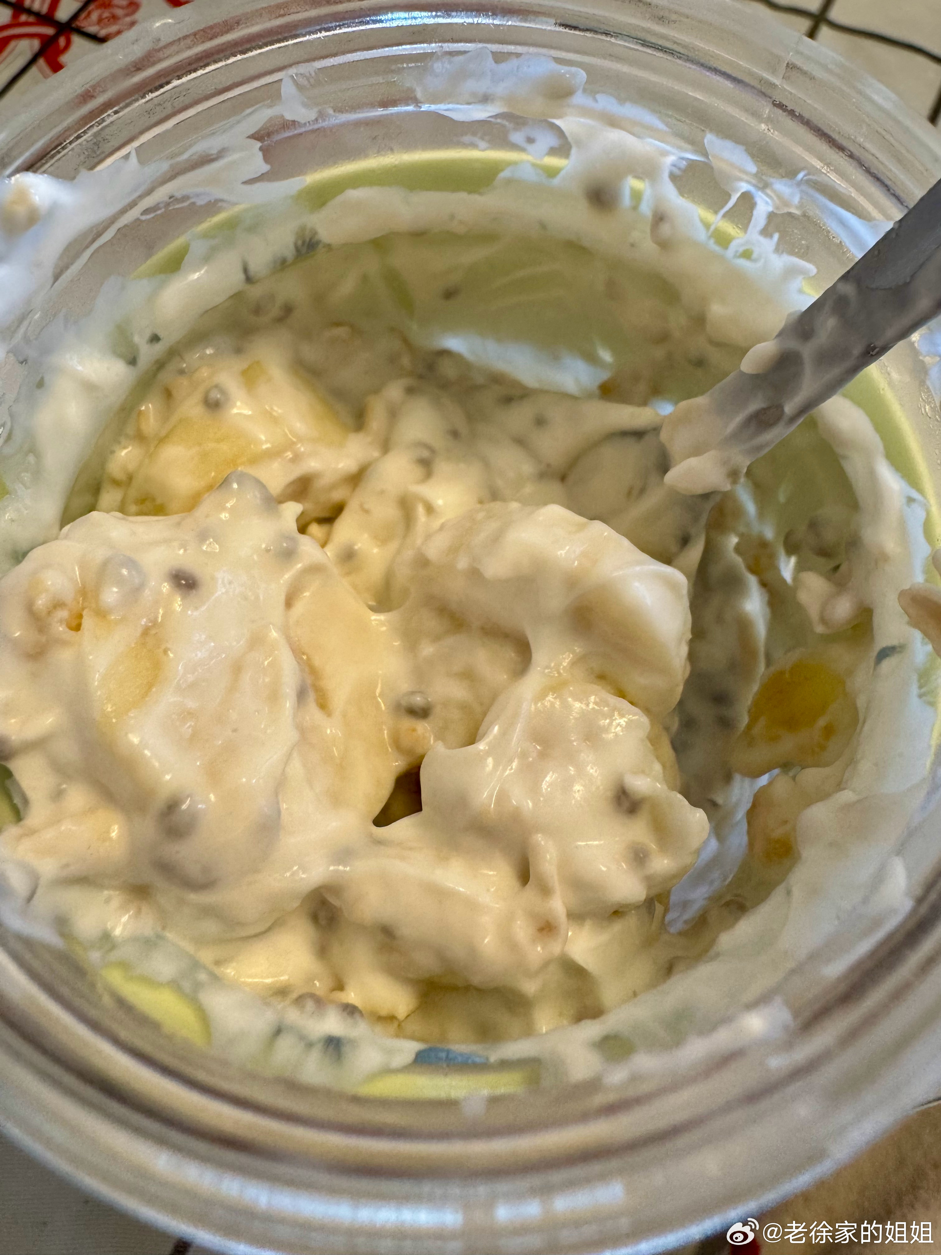 希腊酸奶碗+燕麦、奇亚籽、top是香蕉 第二天我感觉我还能吃一天