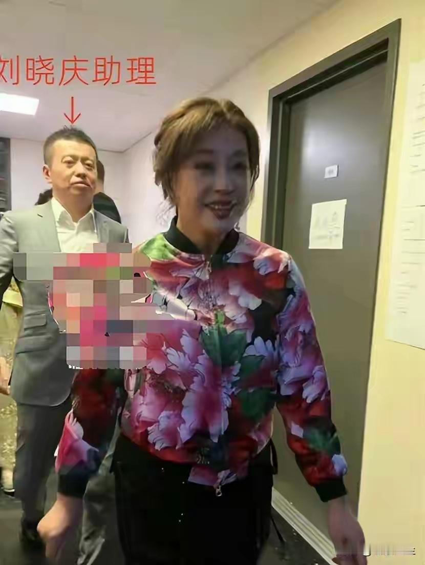 这前男友一波操作下来，看得是一头雾水。按理说，报警就已经是个不小的动作了，接下来