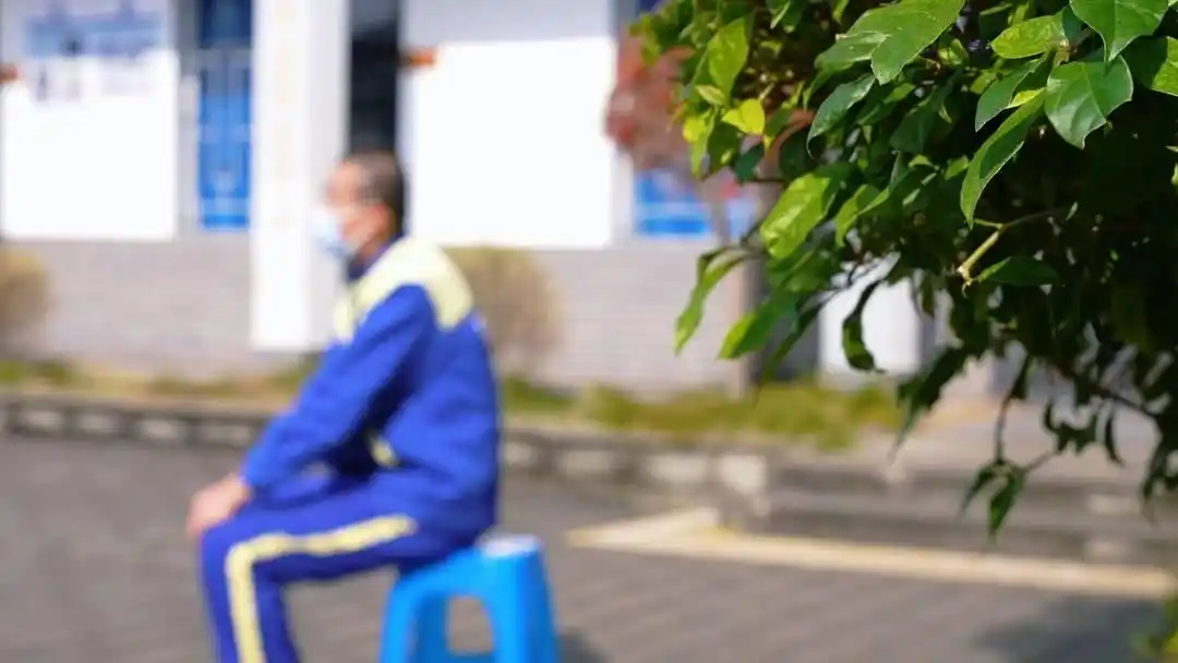 名校硕士沦为患艾吸毒者所以为什么要封存档案！？我不会对这类人有一丝丝同情，咎由自