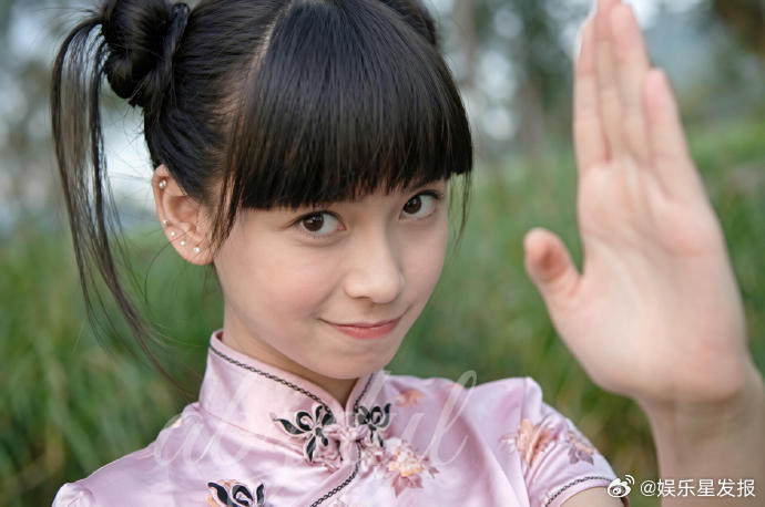 Angelababy14岁中华娘造型 14岁的baby这是什么绝世萌物！混血感加
