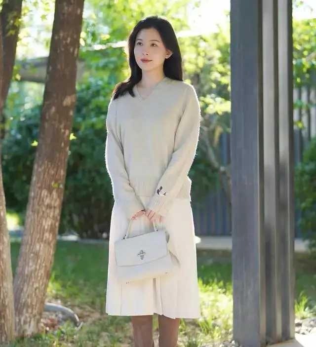 【揭秘50+女性出轨心理共性，深度剖析背后诉求】岁月流转，部分年过半百的女性却在