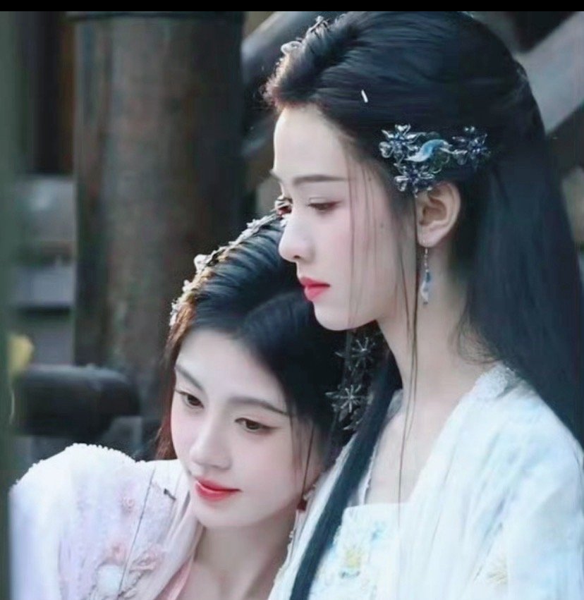 爆光啦：鞠婧1陈都0这个梗是谁先想出来的，太会了吧。一个狐族姐姐一个狐族妹妹，名