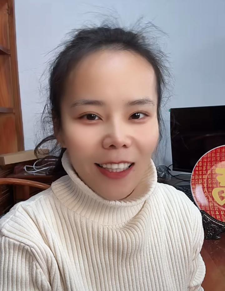 熊家基因太霸道了！
熊磊和她爸简直一个模子刻出来的，这事儿大家都知道。
可我一看