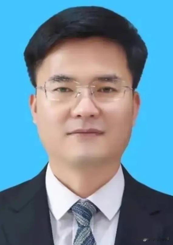 看到王正儒被查，我是一愣！这人太年轻，太聪明，太幸运，也太帅气了，怎么好好的就走