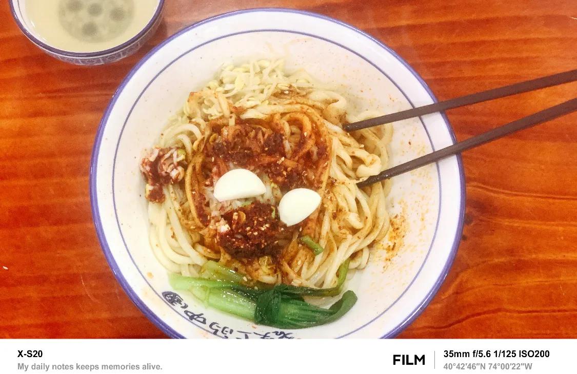 面要常吃，
人要常见。
幸福就是，
每天和你见面。