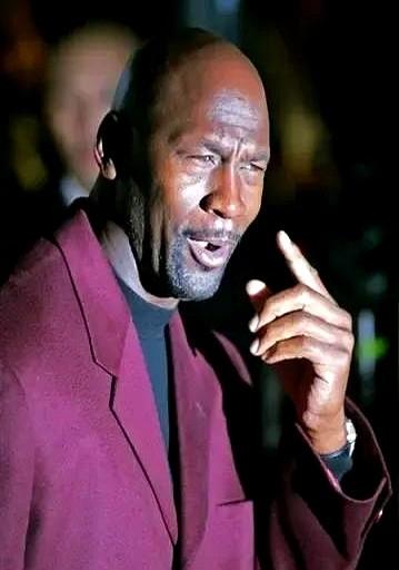 地位不保！！！ 乔丹或历史地位不保！

詹姆斯最近在节目里直接放话了：“别拿戒指