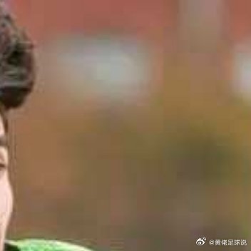 根据《世界体育报》的报道，17岁的巴塞罗那竞技球员托尼-费尔南德斯受伤后已随队进