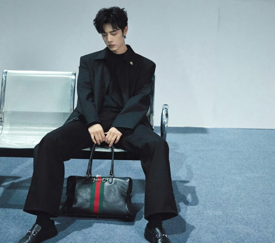 每次都说肖战状态太好了，然后新的活动发现状态更好了，脸 身段 气场 满分巨星。G