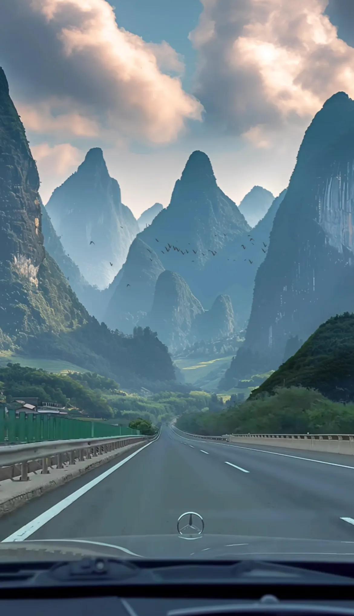行驶在绝美山间公路，感受大自然的壮丽。爆料 风景 公路风景 高速上路的风景 自驾
