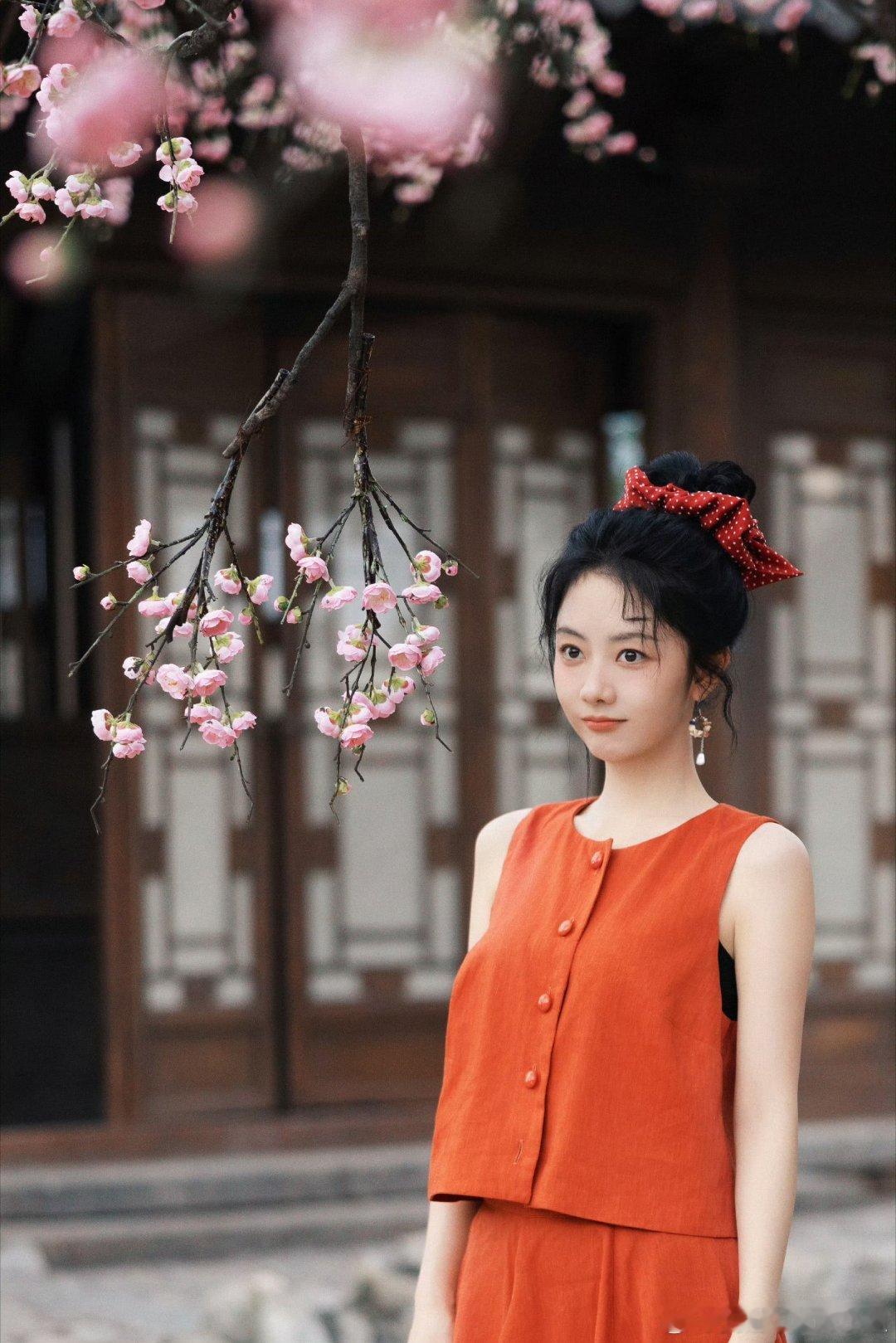 谭松韵 每日一善 阳光信用 从现在起，开启每日一善之旅。随手关灯，节约能源是善；