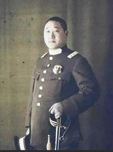 【徐树铮对姨太太们的军事化管理】
 
徐妻妾成群，以进门先后排序为大姨太、二姨太