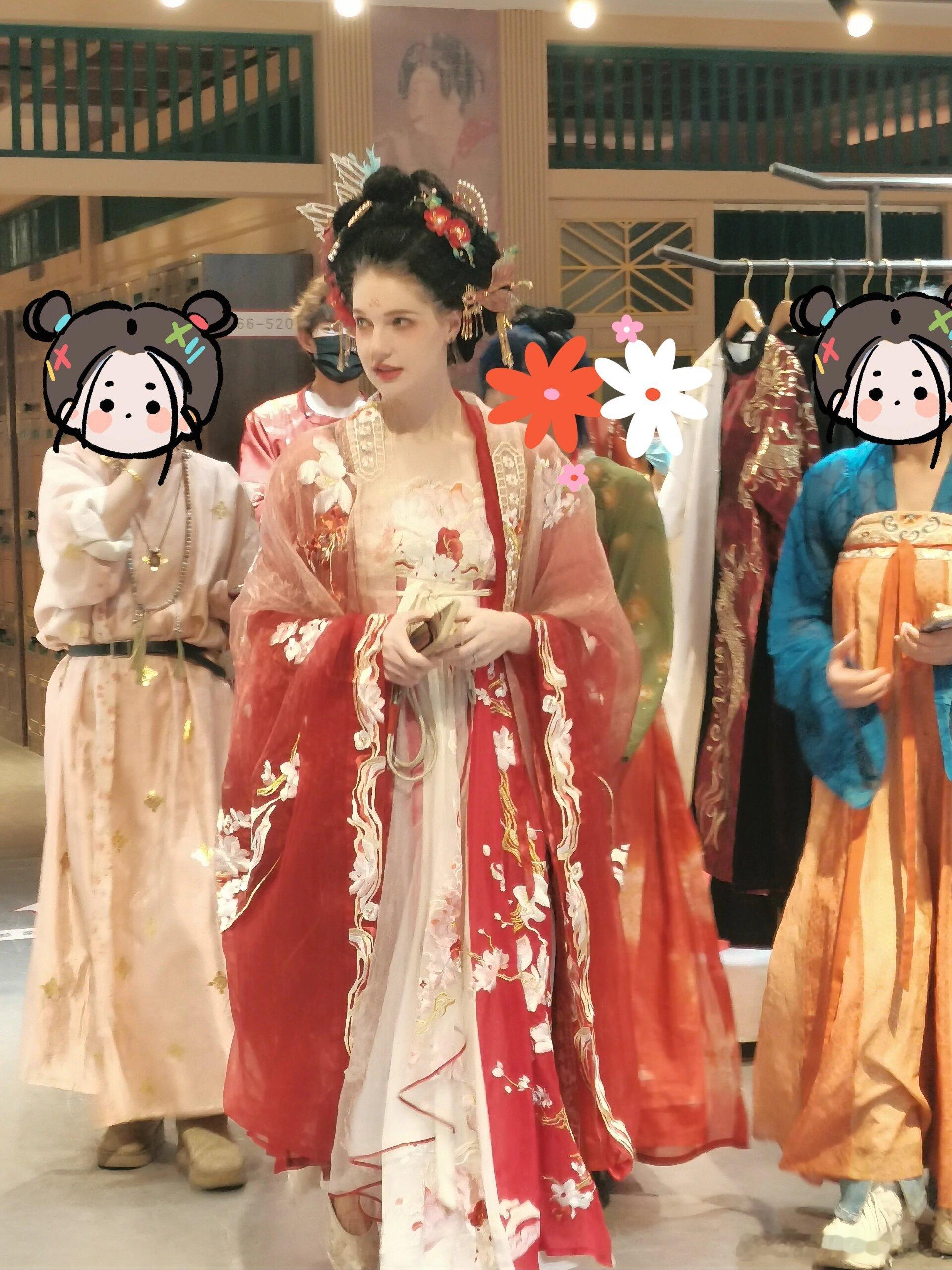 撒贝宁妻子李白汉服造型，好漂亮！很像妖猫传里的杨贵妃[哆啦A梦吃惊] ​​​